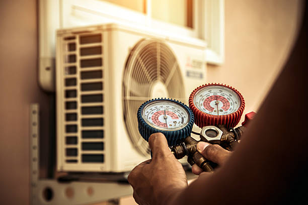 Professional Ac Installation technician working in Sour Lake, TX